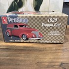 Amt Proshop  1939 Wagon Rod  Red 1 25 Scale Pre Decorated Plastic Model Kit