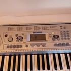 Yamaha Psr-275 61-key Portable Electronic Keyboard  Built-in Speaker  Silver