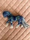 Breyer Horse 2024 Christmas Surprise Blue Tannenbaum Horse Fell Pony 