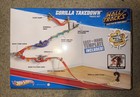 Brand New 2011 Mattel Hot Wheels Wall Tracks Gorilla Takedown Track Set With Car