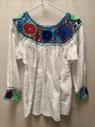 Artisanal White Floral Embroidered Mexican Top Blouse Women   s One Size