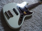 2010 First Generation Squier By Fender Mic Classic Vibe 60 s Jazz Bass White 