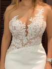 Original Ines Di Santo Wedding Dress With A Modern  Elegant Silhouette  Size 10