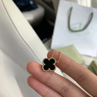 Vc  Black Onyx 1 Motifs 18k Gold  Pendant
