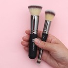 It Cosmetics Brushes Cream Buffing Brush 6  7  Complexion Perfection Brush 2pcs