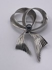 Wells Vintage Sterling Silver Brooch Bow Shaped Brushed Top Dark Bead 925 Read