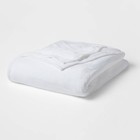 Room Essentials Full queen Solid Lightweight Plush Fleece Blanket White  c739