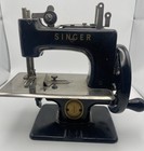 Child   s Singer Miniature Toy Sewing Machine Model 20 Antique Original Box Manual