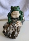Charming Green Frog On Log Figurine Resin Statue Garden Pond Decor Mushrooms Vtg
