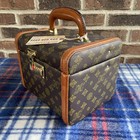 Rare Vintage 1980s Travel Vanity Train Case   Cosmetic Valise   Art Case R 798