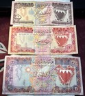 Rare 1973 Bahrain 1 2  1   20 Dinars Lot Of 3 Paper Banknotes P 7  P 13   P 10a