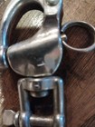 Titan Jaw Swival Snap Shackle  1  W  Self Locking Swival Bail  b  