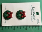  2  La Mode 7 8    Concord House Wreath Plastic Christmas Buttons Nos Card-j743