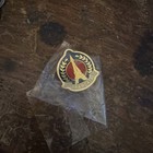 Vtg Le Francais France Souvenir Enamel Lapel Pin W  Eiffel Tower
