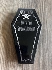 Disney Shopping 2006 Halloween Mystery Pin Set Coffin Box Jessica Tink Mick Goof