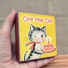 Baby First Birthday Gift Retro Style Shelf Sitter Sign Nursery Room Decor Wb-56