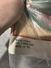 Bucilla Christmas Bear Family 43    Felt Tree Skirt New sealed