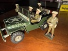 Vintage Arnold Wind Up    J2500 Us Army Military Police Jeep With Five Figures 
