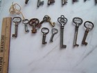 30 Antique Skeleton Keys 28 Metal   2 Brass