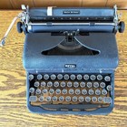 Vtg 1940 s-50 s Royal Quiet De Luxe Portable Manual Typewriter   Case Excellent 