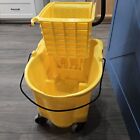 Rubbermaid Commercial Wavebraker 35 Qt  Plastic Mop Bucket With Wringer 