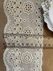 2 Yds Vintage Lace Trim Scalloped Edges Eyelet Floral Great For Sewing   Crafts