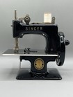 Singer Sew Handy Model 20 Child s Sewing Machine Hand Crank 1920 30   s Toy W  Box