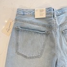 Universal Thread Women s Size 8 Mid Rise 90 s Baggy Blue Jean Shorts Light Wash