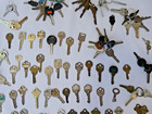 Lot 100  Vintage Keys Random Cut House Car Auto Cabinet Padlock Misc 1 75 Pounds
