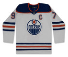 Connor Mcdavid Autographed White 2023 Adidas Edmonton Oilers Jersey Uda