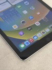 Apple Ipad 5th Gen - 9 7  Display  32 Gb  Wi-fi  Gray - With Accesories