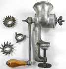 Vtg Universal Food   Meat Chopper   Grinder No 2 W  Box 3 Blades Union Mfg  Co 