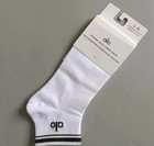 Nwt 4 Pairs Alo Yoga Unisex Half-crew Throwback Socks     White     Size L