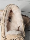 Ugg Women   s Size 7 Beige Dakota Moccasin Sheepskin Slippers Sn 5612 Used Indoors