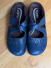 Klogs Women   s Carolina Shoes Clogs 8 M  Dark Blue Worn Once Comfort Exc  
