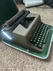 Vintage Royal Quiet De Luxe Portable Typewriter With Hard Case Great Condition