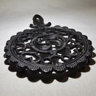 Beautiful Jzh 1952 Vintage Cast Iron Trivet  A Must Have For Your Kitchen Euc