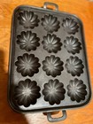 Unmarked Turks Head 12 Portion Cast Iron Muffin Pan