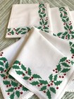 Vintage 1950   s Christmas Holly Printed Napkins   Set 4   Nice Condition 
