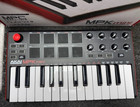 Akai Professional Mpc Essentials Hybrid 3 Wobble Mpk Mini Controller  67335-1