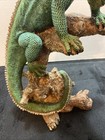 Realistic Resin Iguana Lizard On Driftwood wood Branch Figurine Sculpture 10   