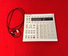 Native Instruments Maschine Mk2 White     Powers On     No Software For Full Test