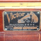 Victor Talking Machine Co  Victrola Vvxi Walnut Tabletop Phonograpg C1920