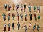 100   -pcs  o  Gauge People Standing  Sitting  6 Benches  And More- Used And New