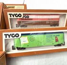 Tyco Ho Scale Train   Crane boom Tender  2 Box Cars   Auto Loader W cars 