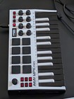 Akai Professional Mpk Mini Midi Keyboard Controller 25 Synth Keys White Usb