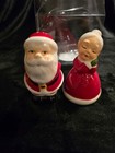 Kissing Santa   Mrs  Claus Ceramic Salt   Pepper Shakers     Brand New