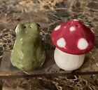 Mini Mushroom And Frog  Cracker Barrel Salt   Pepper Set New