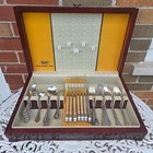1847 Rogers Bros Remembrance Silverplate 50pc Flatware Set Wood Chest Vintage