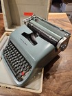 Vintage Olivetti-underwood Olivetti Studio 44 Typewriter With Original Case 